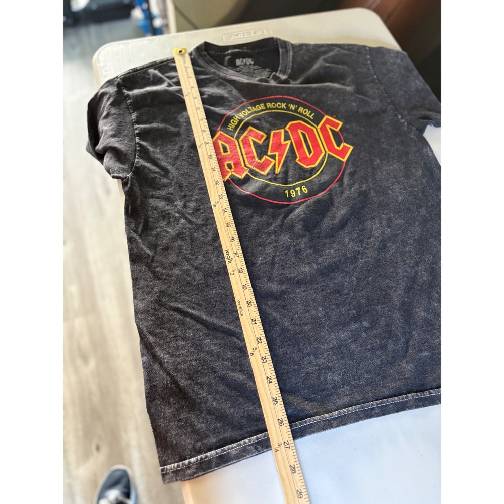 AC/DC High Voltage Rock N Roll 1976 UK Tour Acid Wash Black Graphic Tee Mens M - Picture 5 of 6